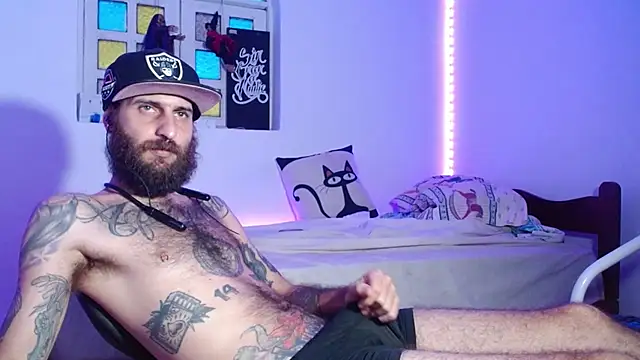 Snapshot of Tatted21xxx chatting on 10/17/25, 09:38 Tatted21xxx online show from 10/17/25, 09:38