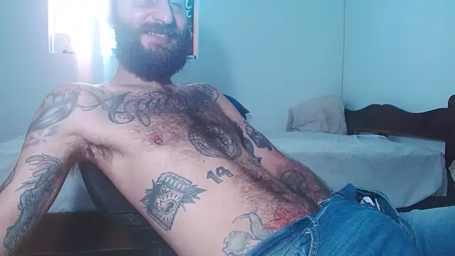 Snapshot of Tatted21xxx chatting on 09/28/25, 03:41 Tatted21xxx online show from 09/28/25, 03:41