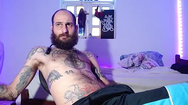Snapshot of Tatted21xxx chatting on 10/18/25, 03:58 Tatted21xxx online show from 10/18/25, 03:58