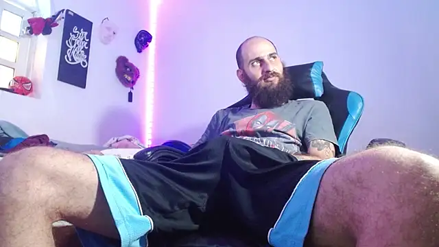 Snapshot of Tatted21xxx chatting on 04/18/26, 01:35 Tatted21xxx online show from 04/18/26, 01:35