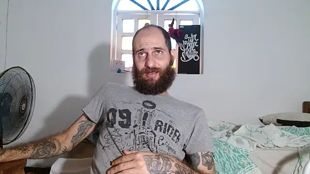 Snapshot of Tatted21xxx chatting on 10/15/25, 05:43 Tatted21xxx online show from 10/15/25, 05:43