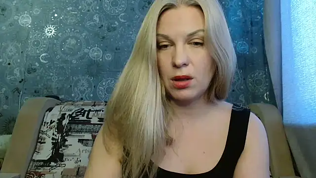 Snapshot of BlondeFox chatting on 12/21/25, 04:47 BlondeFox online show from 12/21/25, 04:47