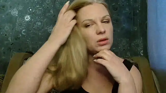 Snapshot of BlondeFox chatting on 11/27/25, 03:07 BlondeFox online show from 11/27/25, 03:07