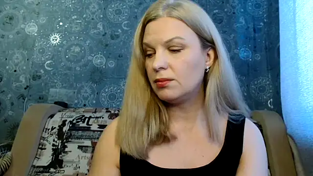 Snapshot of BlondeFox chatting on 11/24/25, 04:45 BlondeFox online show from 11/24/25, 04:45