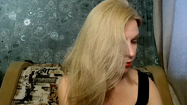Snapshot of BlondeFox chatting on 11/07/25, 02:27 BlondeFox online show from 11/07/25, 02:27