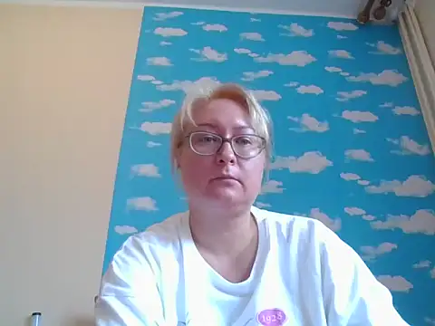 Snapshot of RealLittleRedRidingHood chatting on 06/09/26, 12:28 RealLittleRedRidingHood online show from 06/09/26, 12:28