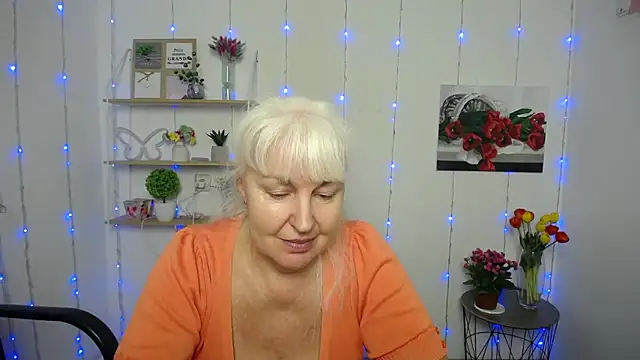 Snapshot of BlondyLeeBest chatting on 03/15/25, 01:19 BlondyLeeBest online show from 03/15/25, 01:19