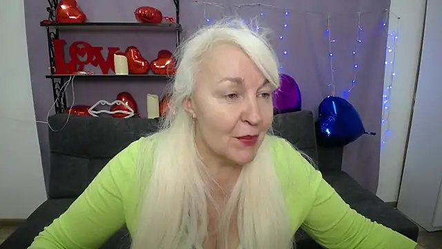 Snapshot of BlondyLeeBest chatting on 03/03/25, 04:32 BlondyLeeBest online show from 03/03/25, 04:32
