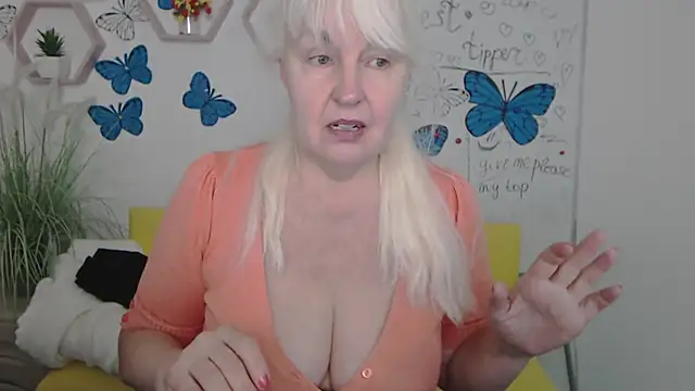 Snapshot of BlondyLeeBest chatting on 03/18/25, 04:29 BlondyLeeBest online show from 03/18/25, 04:29
