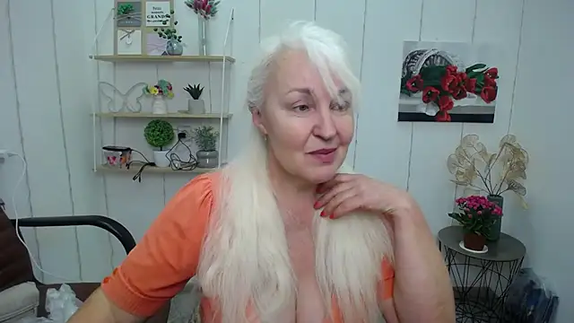 Snapshot of BlondyLeeBest chatting on 03/08/25, 04:56 BlondyLeeBest online show from 03/08/25, 04:56