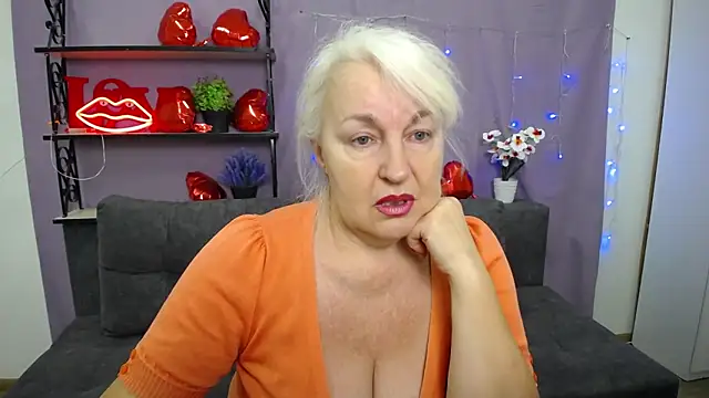Snapshot of BlondyLeeBest chatting on 03/08/25, 07:20 BlondyLeeBest online show from 03/08/25, 07:20