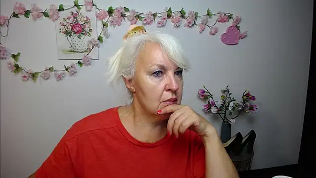 Snapshot of BlondyLeeBest chatting on 09/09/25, 06:17 BlondyLeeBest online show from 09/09/25, 06:17