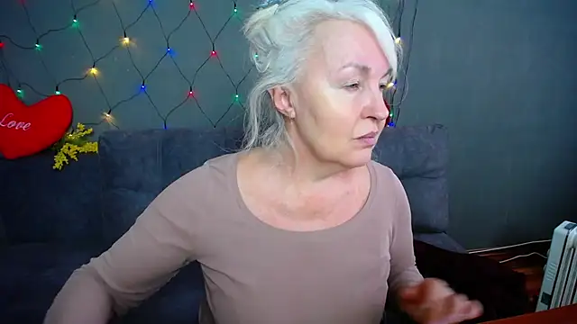 Snapshot of BlondyLeeBest chatting on 02/11/26, 01:00 BlondyLeeBest online show from 02/11/26, 01:00