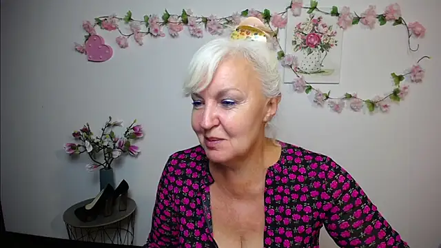 Snapshot of BlondyLeeBest chatting on 09/08/25, 06:51 BlondyLeeBest online show from 09/08/25, 06:51