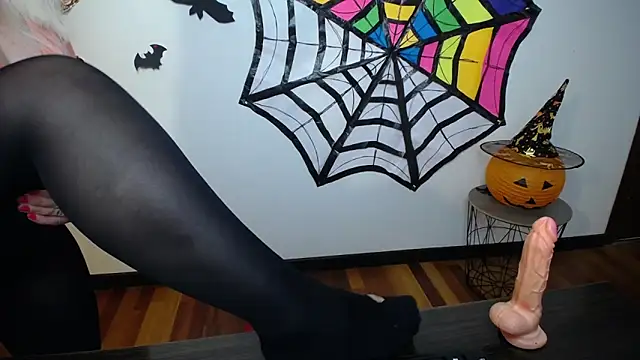 Snapshot of BlondyLeeBest chatting on 10/27/25, 07:53 BlondyLeeBest online show from 10/27/25, 07:53