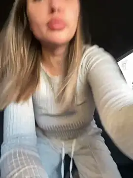 Snapshot of AngelinaMoore chatting on 03/17/25, 12:25 AngelinaMoore online show from 03/17/25, 12:25