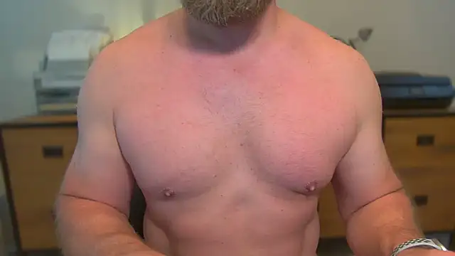 Snapshot of Mister_Dilf chatting on 06/18/26, 02:11 Mister Dilf online show from 06/18/26, 02:11