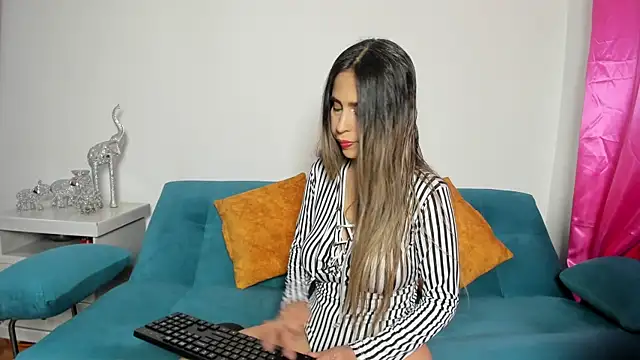 Victoria Jonness online show from 12/21/25, 04:19