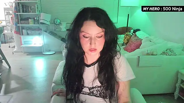 Snapshot of Vesaaa chatting on 10/15/25, 05:39 Vesaaa online show from 10/15/25, 05:39