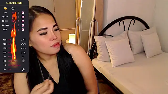 Snapshot of delicious_alice chatting on 10/24/25, 06:12 delicious alice online show from 10/24/25, 06:12