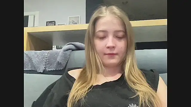 Snapshot of CharmingSarah chatting on 02/25/26, 05:35 CharmingSarah online show from 02/25/26, 05:35