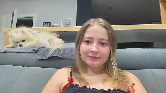 Snapshot of CharmingSarah chatting on 09/17/25, 04:31 CharmingSarah online show from 09/17/25, 04:31