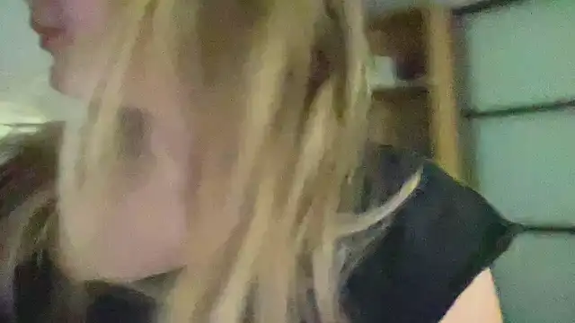 Snapshot of CharmingSarah chatting on 10/09/25, 04:07 CharmingSarah online show from 10/09/25, 04:07