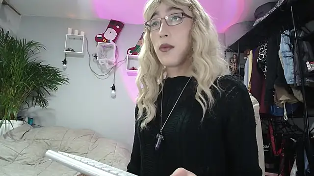 NicoleCortez online show from 11/23/25, 01:04