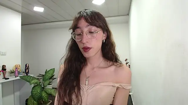 NicoleCortez online show from 03/23/25, 05:43