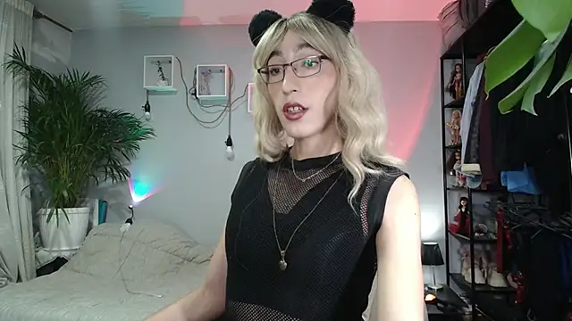 NicoleCortez online show from 10/04/25, 08:49