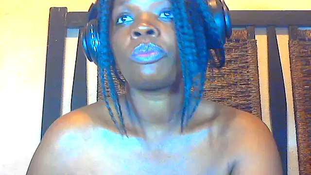 CallyCallienteXxX online show from 03/18/25, 12:30