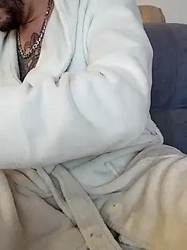 LoGaNfree88 online show from 12/18/25, 04:28