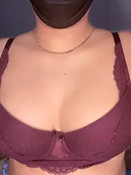 Snapshot of Amber-Queen chatting on 01/15/25, 02:06 Amber-Queen online show from 01/15/25, 02:06