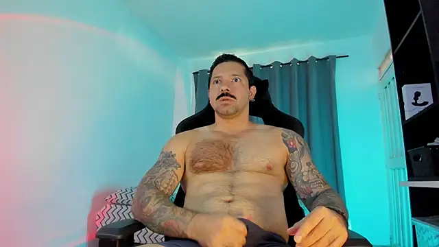 Snapshot of Pierre_Vidal chatting on 12/18/25, 02:21 Pierre Vidal online show from 12/18/25, 02:21