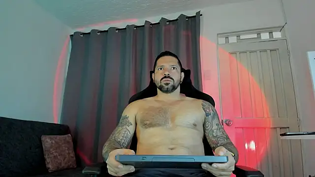 Snapshot of Pierre_Vidal chatting on 11/13/25, 01:04 Pierre Vidal online show from 11/13/25, 01:04