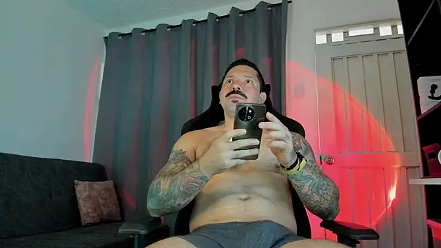 Snapshot of Pierre_Vidal chatting on 11/20/25, 08:42 Pierre Vidal online show from 11/20/25, 08:42