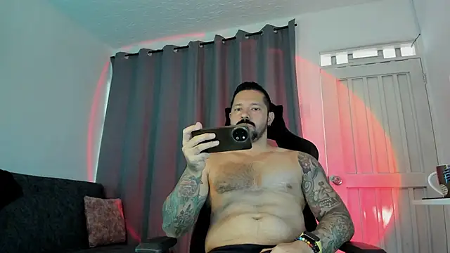 Snapshot of Pierre_Vidal chatting on 11/09/25, 02:32 Pierre Vidal online show from 11/09/25, 02:32