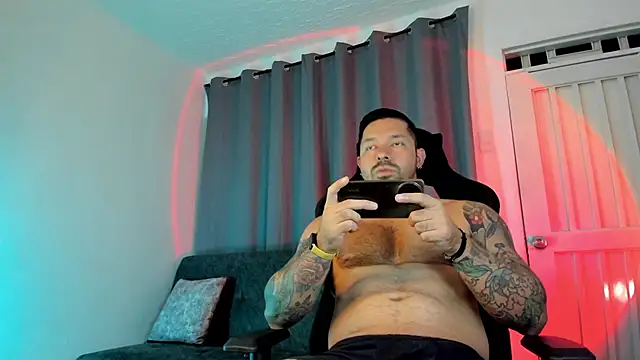 Snapshot of Pierre_Vidal chatting on 09/23/25, 01:23 Pierre Vidal online show from 09/23/25, 01:23