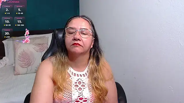 scaelettdubois online show from 10/19/25, 03:09