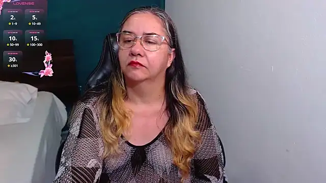 scaelettdubois online show from 11/30/25, 02:23