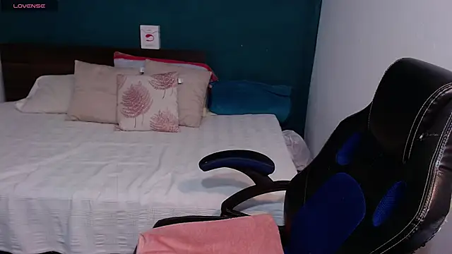 scaelettdubois online show from 02/22/25, 04:51