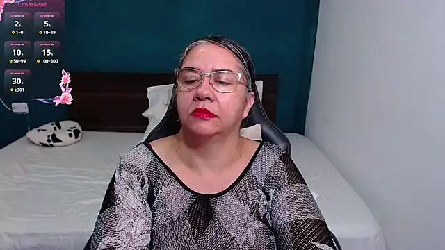 scaelettdubois online show from 10/10/25, 02:12