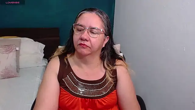 scaelettdubois online show from 12/21/25, 09:11