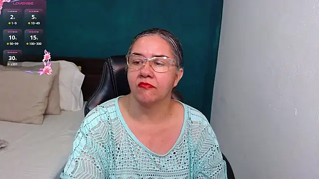 scaelettdubois online show from 11/21/25, 11:04