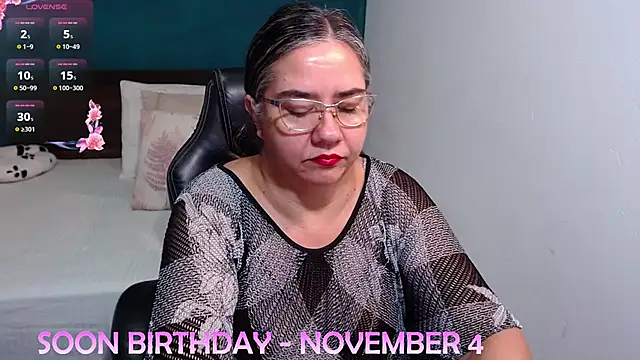 scaelettdubois online show from 10/25/25, 11:38