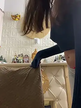 Snapshot of SHARONRodrig chatting on 12/22/25, 09:04 SHARONRodrig online show from 12/22/25, 09:04