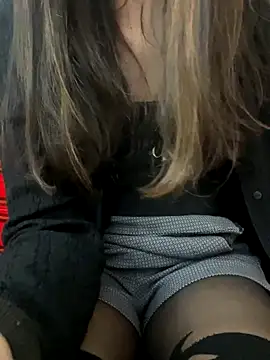 Snapshot of SHARONRodrig chatting on 12/21/25, 09:15 SHARONRodrig online show from 12/21/25, 09:15