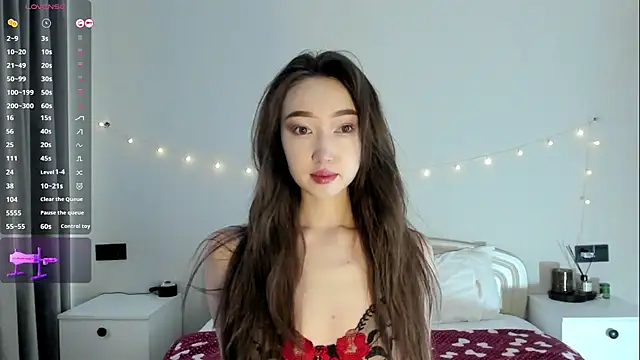 Snapshot of _luna_022 chatting on 10/24/25, 04:44 luna 022 online show from 10/24/25, 04:44