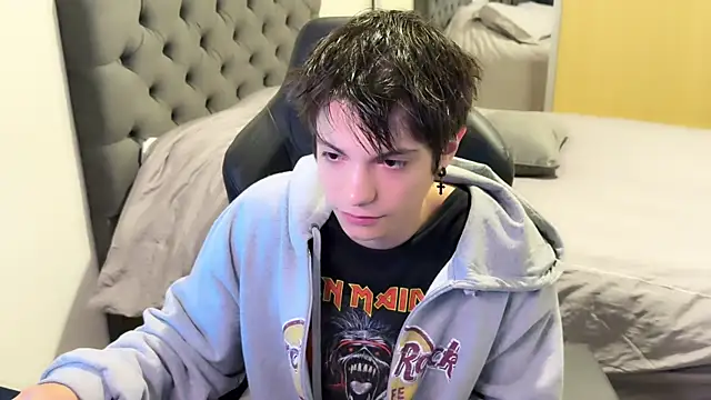 Snapshot of SasukeUhchiaa chatting on 02/23/25, 12:19 SasukeUhchiaa online show from 02/23/25, 12:19