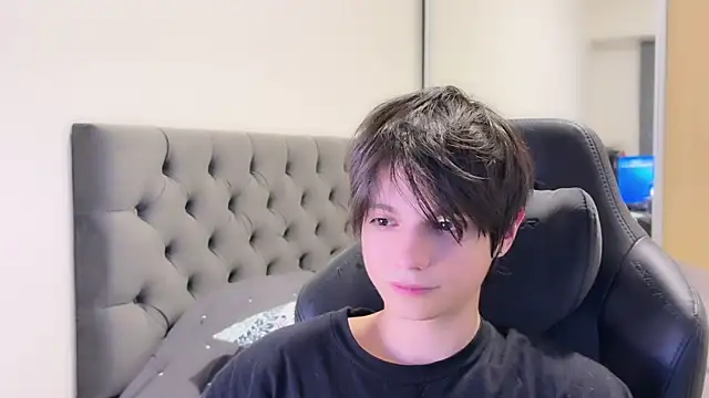 Snapshot of SasukeUhchiaa chatting on 01/06/25, 12:05 SasukeUhchiaa online show from 01/06/25, 12:05